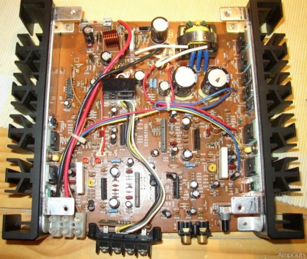 Denon DCA3180 interno.jpg