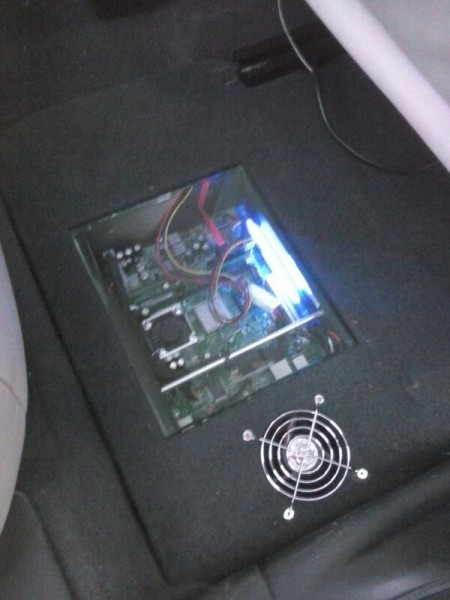 Car PC nel pozzetto passeggeri DX