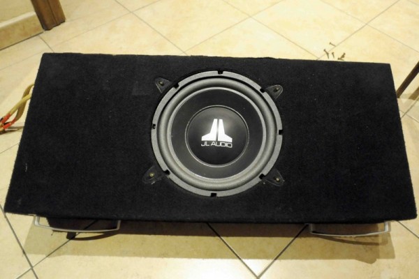 Sub JL 10W6 in cassa reflex.jpg