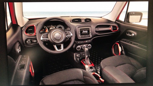 Interno Jeep Renegade MONTANTI.jpg