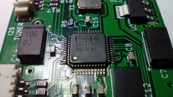 Primo piano del chip SRC4392
