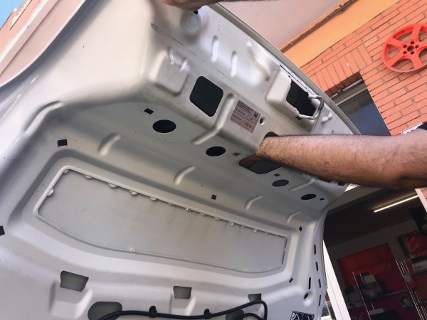 Insonorizzazione cofano motore con STP Silver (3).jpg