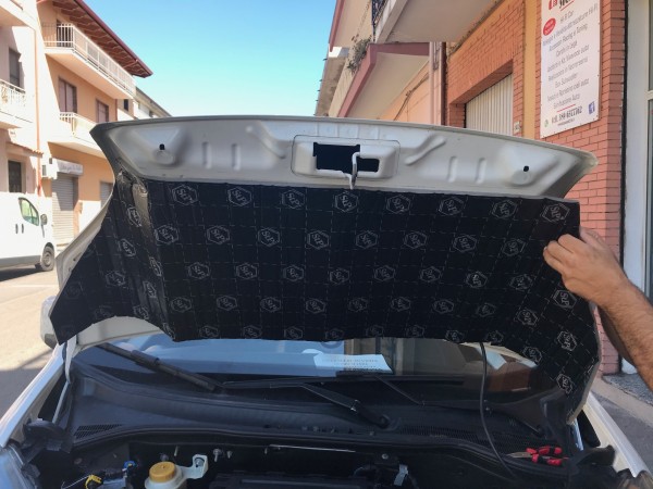 Insonorizzazione cofano motore (19).jpg