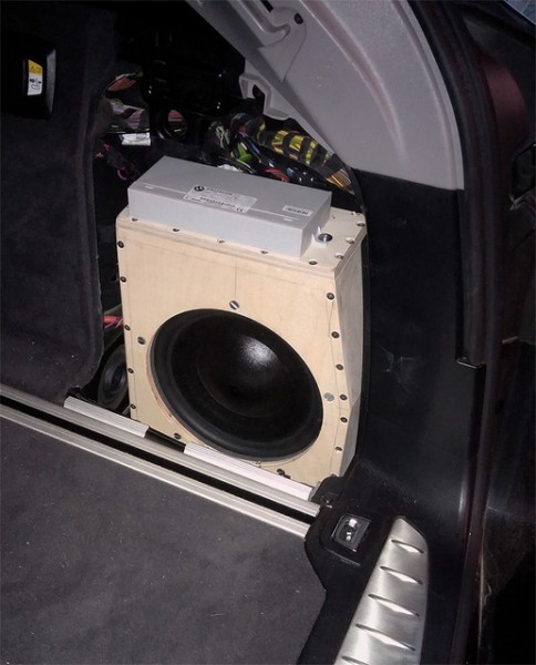 subwoofer-bmw-f11-seitenteil_561311.jpg