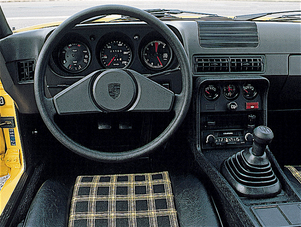 porsche_924_interni.png