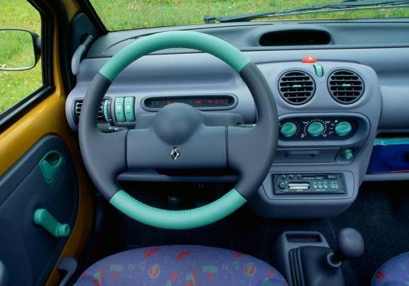 prima-renault-twingo-interni.jpg