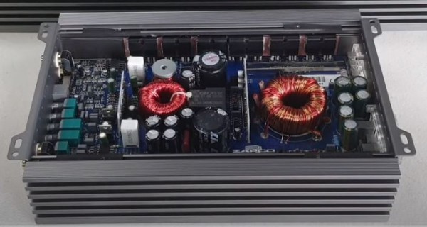 Zapco Z-1KD II interno.jpeg