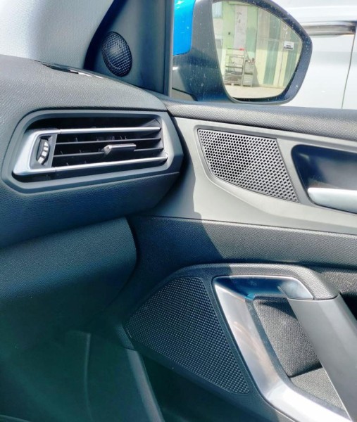 Peugeot 308_front.jpg